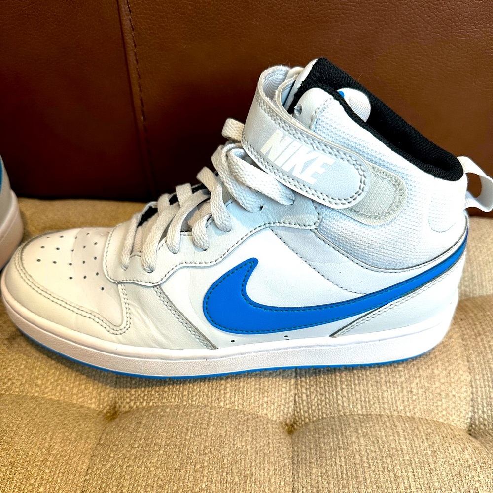 Boys Blue Nike sports court High top shoes size 7Y.